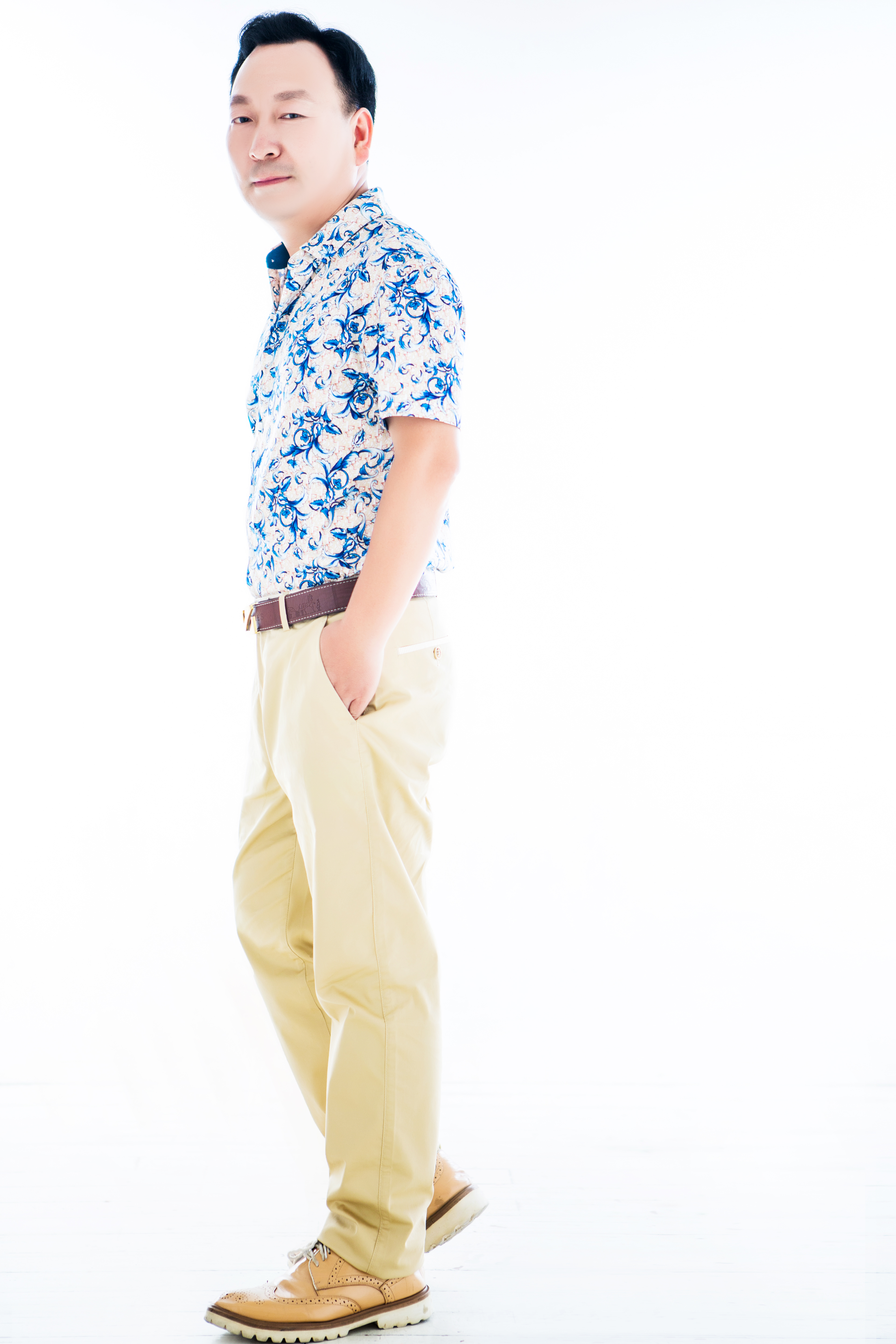 《追求梦想的人》是张辉演唱的歌曲,由王觉