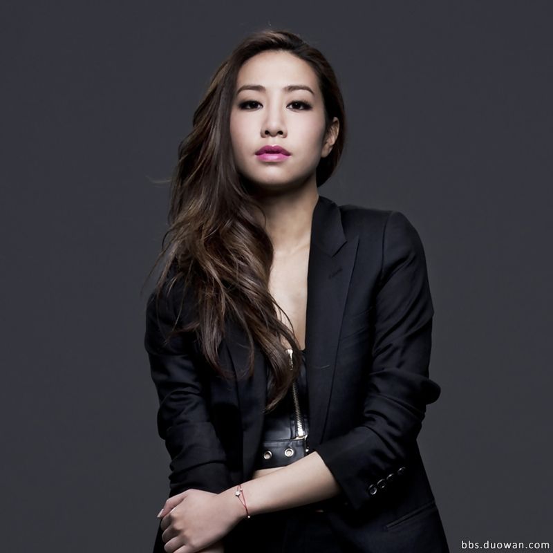  p>吴雨霏,1986年6月9日出生于香港,中国香港女歌手,演员,前女子演唱