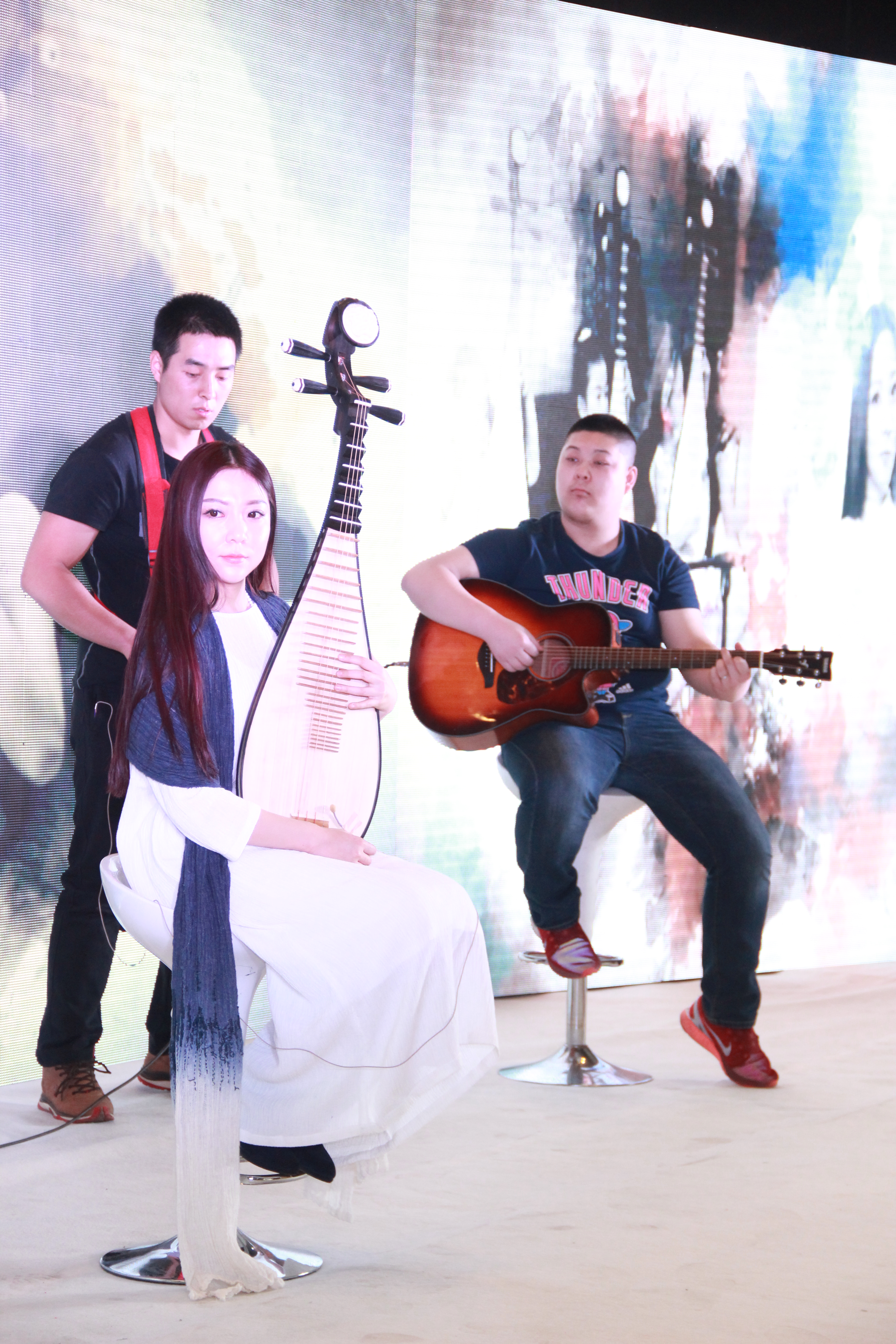 女,青年琵琶 a target="_blank" href="/item/演奏家/134332" data