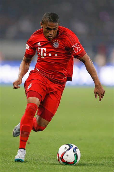  p>道格拉斯·科斯塔(douglas costa),1990年9月14日出生于巴西萨普卡
