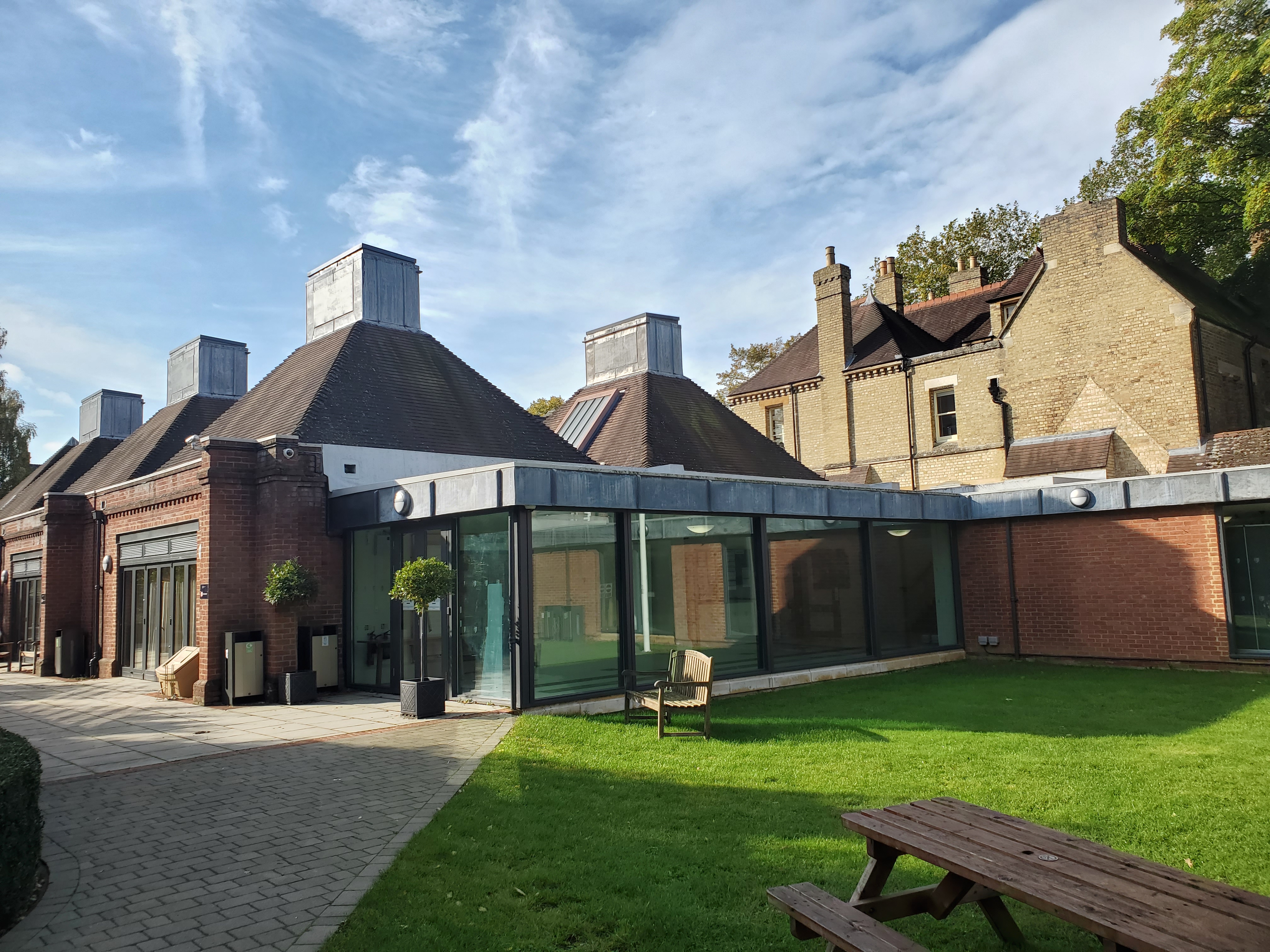 牛津大学凯洛格学院