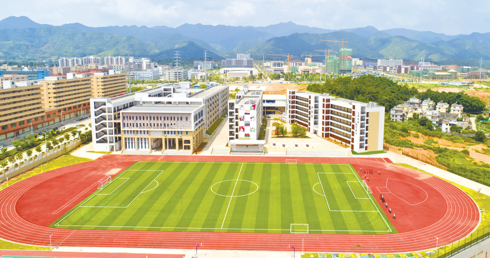  p data-id="gnzz2ujj62">和平县和丰中学,亦称和平县华强中学,是 a