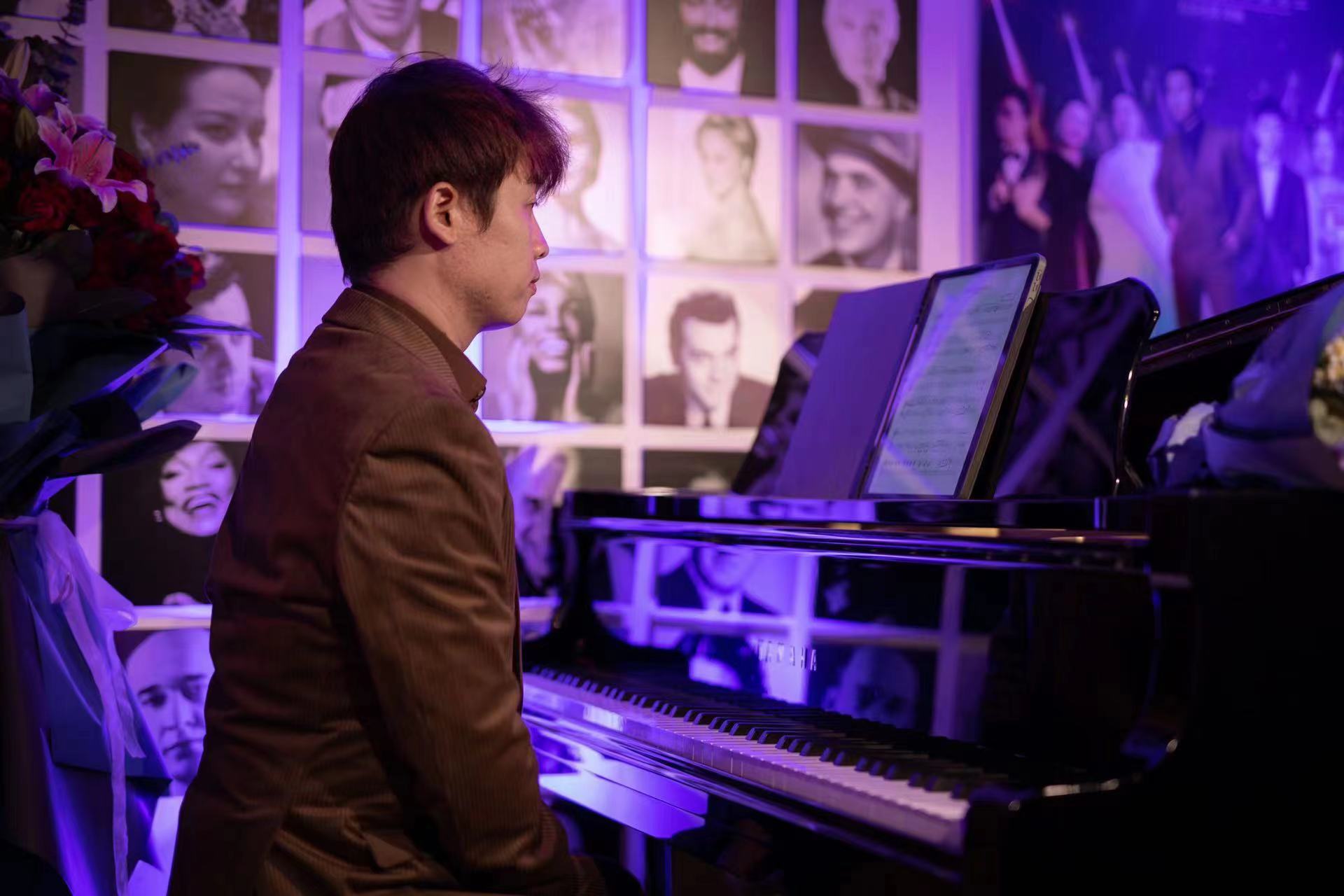  p>李默,硕士学历,青年歌唱家,音乐制作人, a target="_blank" href="