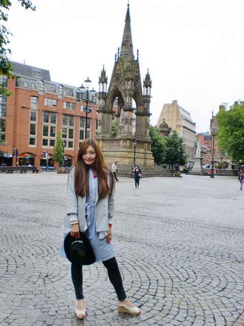  p>丁苑苑,出生于北京,中国内地女主持人.