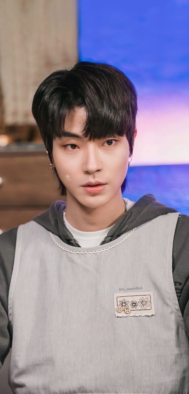  p>黄寅烨,1991年1月19日出生于韩国,毕业于菲律宾达沃女子大学(pwcd)