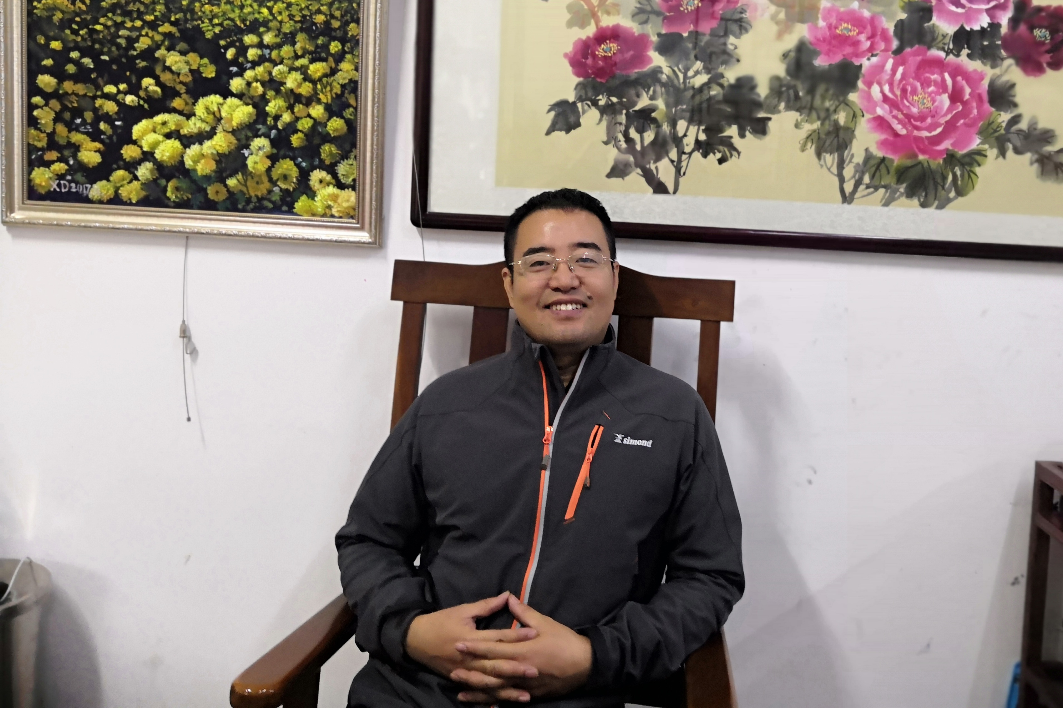 国家一级美术师,2021年3月出席锡北镇张泾社区联合镇行政审批局业务二