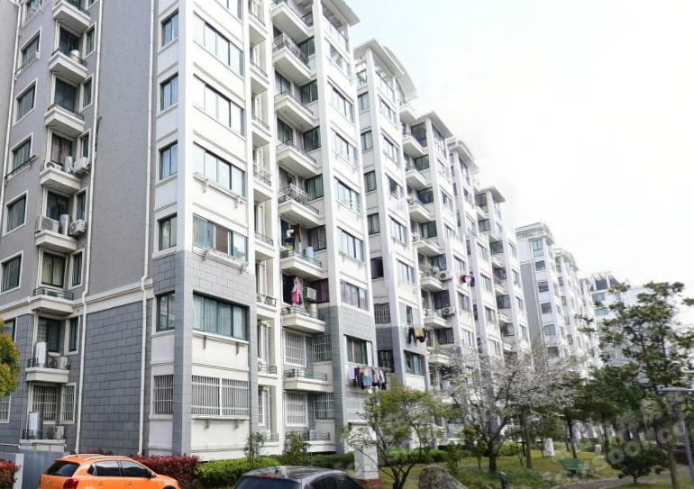  p>万华公寓位于烟台市开发区万达,共计房屋408户. /p>