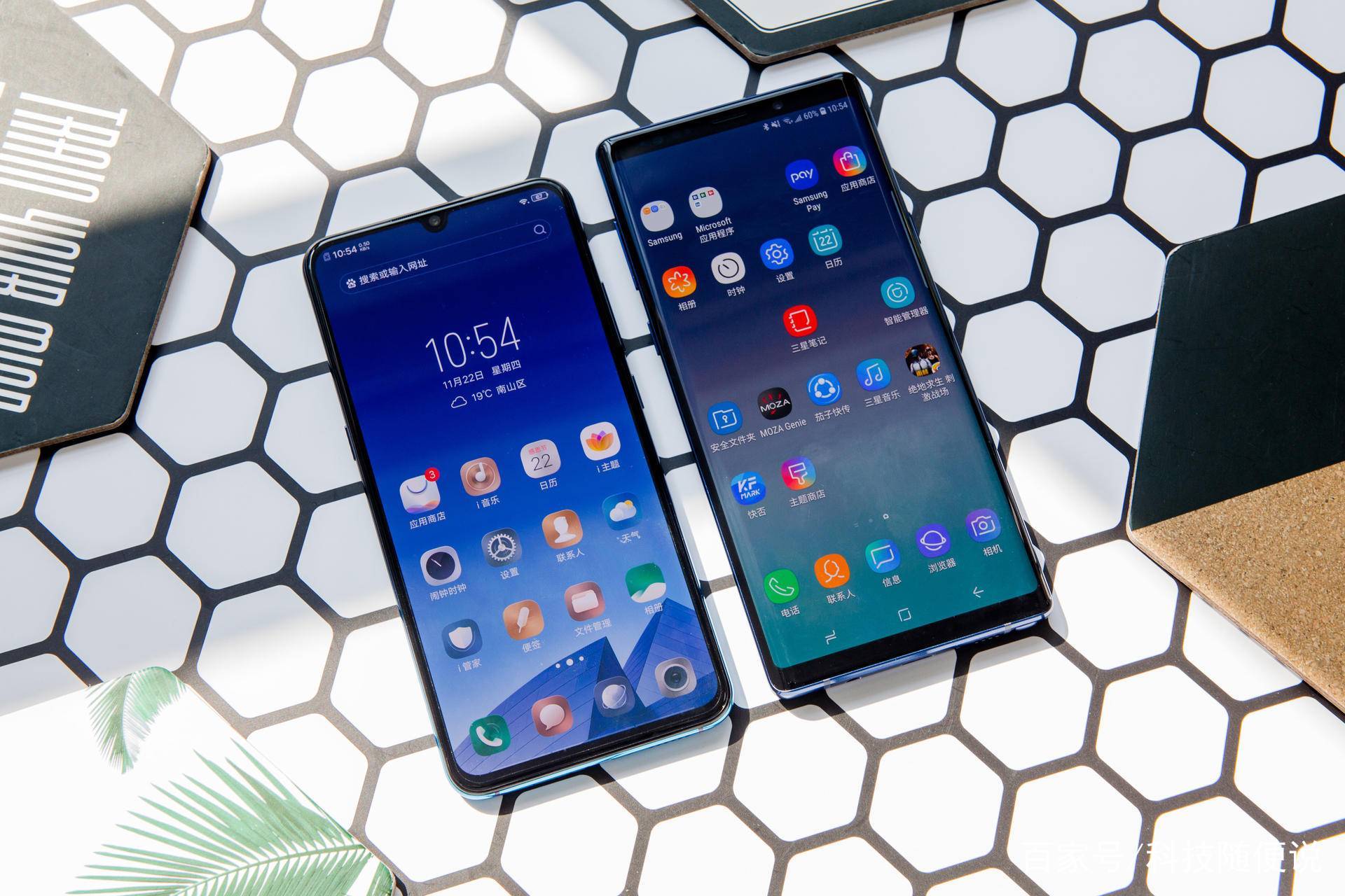 国产机型的进击？三星Note9和vivo X23全面屏形态分析_百科TA说