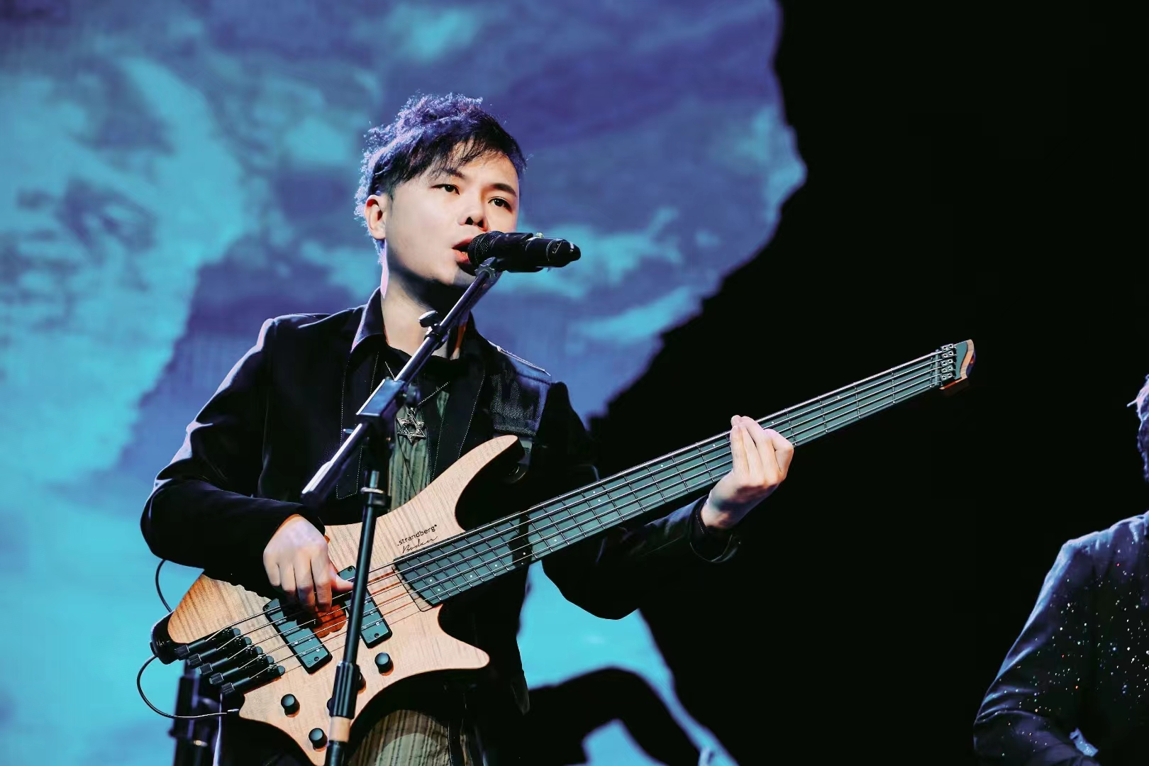 tag">张颖,1983年2月13日出生于重庆,中国内地音乐人,中国