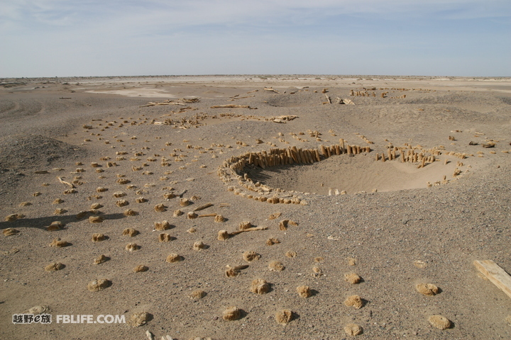  p>太阳墓位于 a target="_blank" href="/item/孔雀河/13048" data