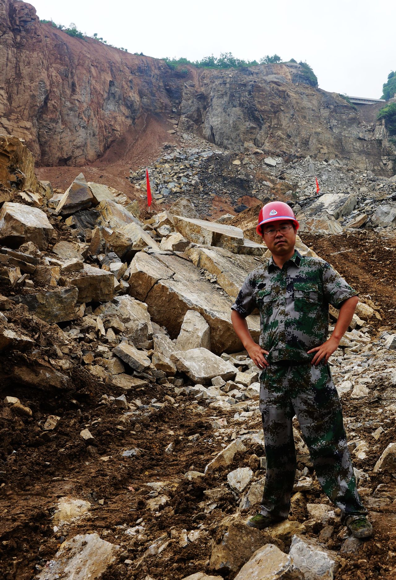  p>曹枝清,笔(网)名"十八道水",四川省摄影家协会会员,雅安市摄影协会