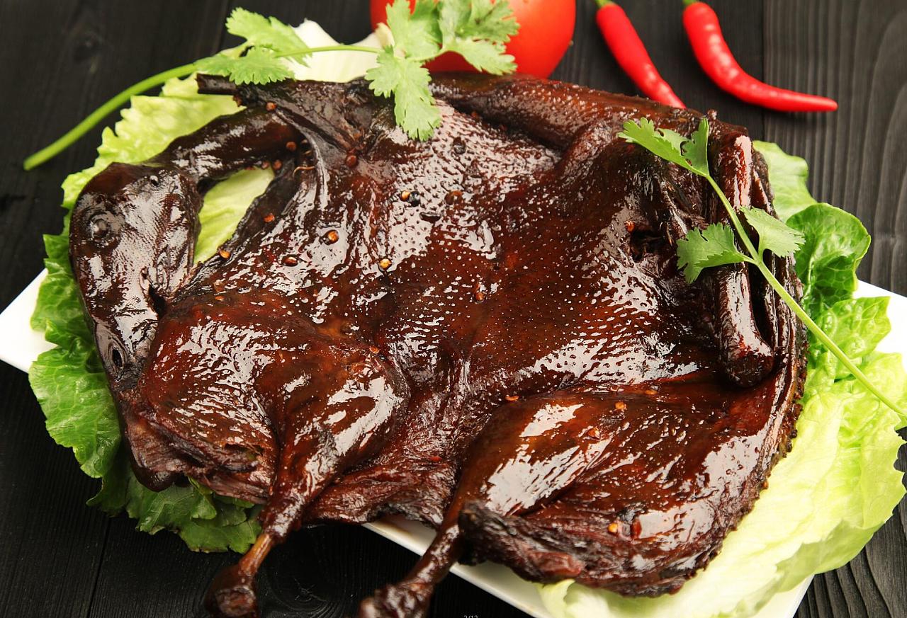 data-lemmaid="5815063">湖南酱板鸭 /a>是一道湖南常德的特色名菜