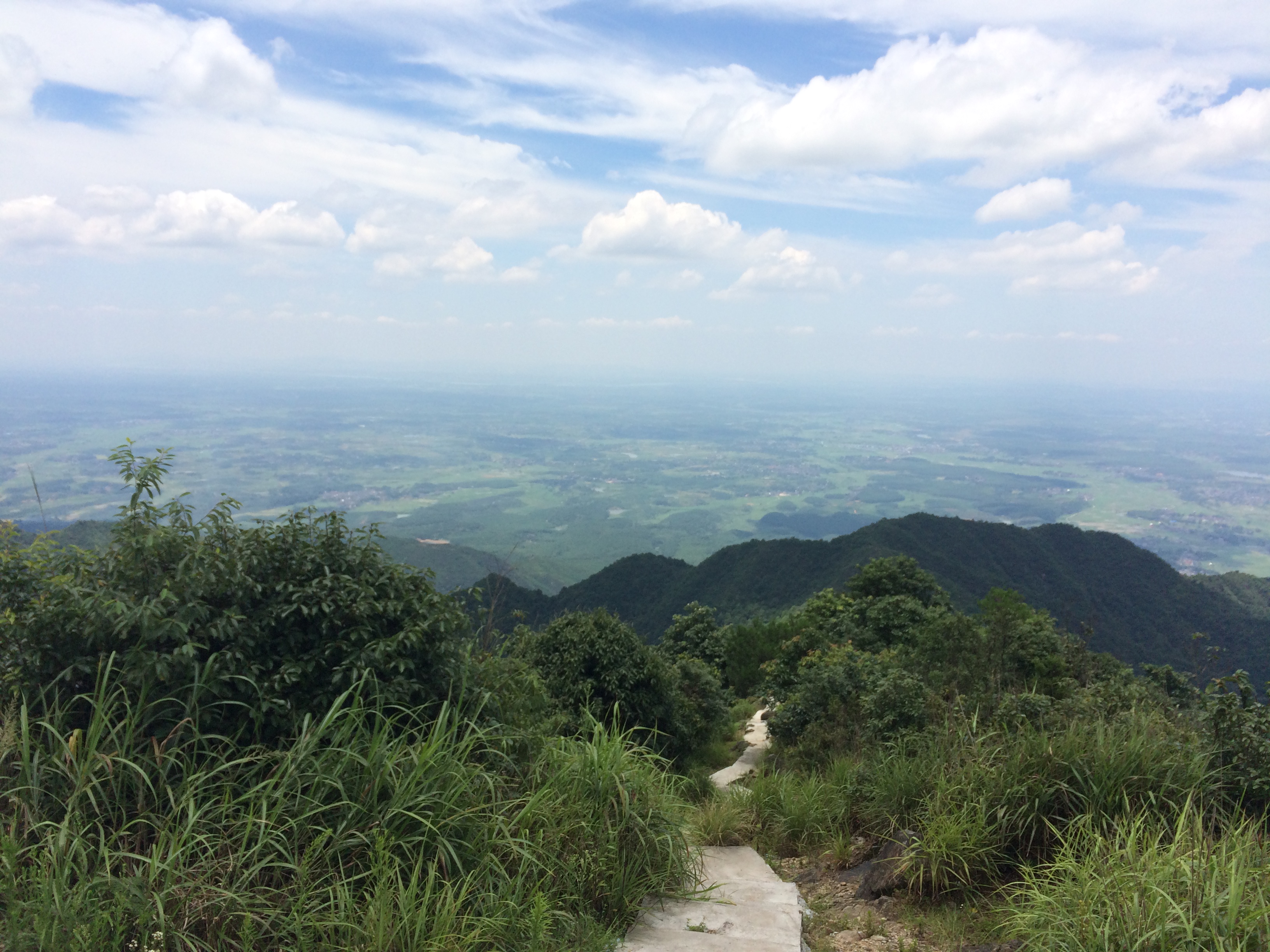 ">紫瑶山,位于江西省 a target="_blank" href="/item/泰和县/83931"