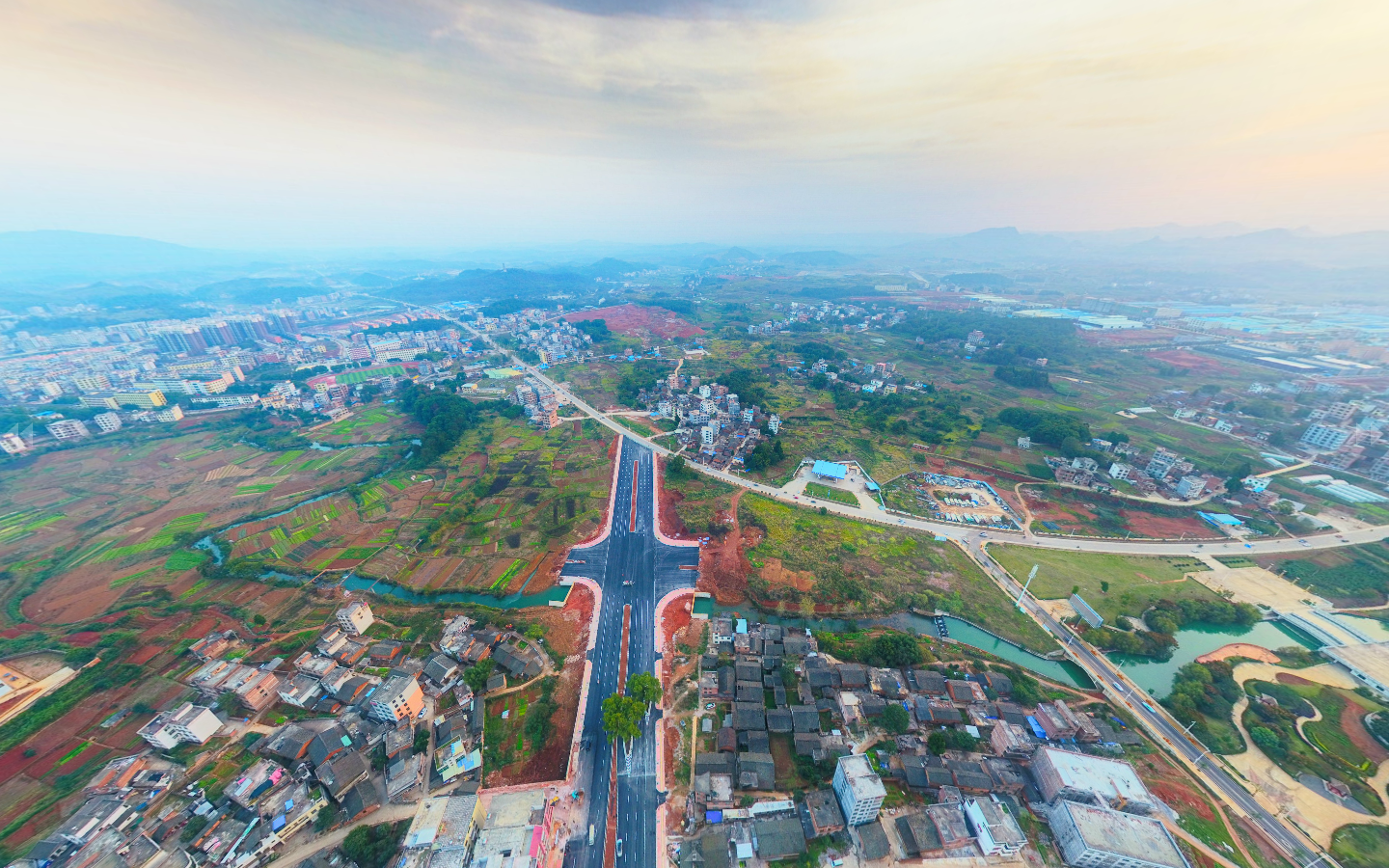  p>新田县,是湖南省永州市下辖县,是国家卫生县城,湖南省文明县城和