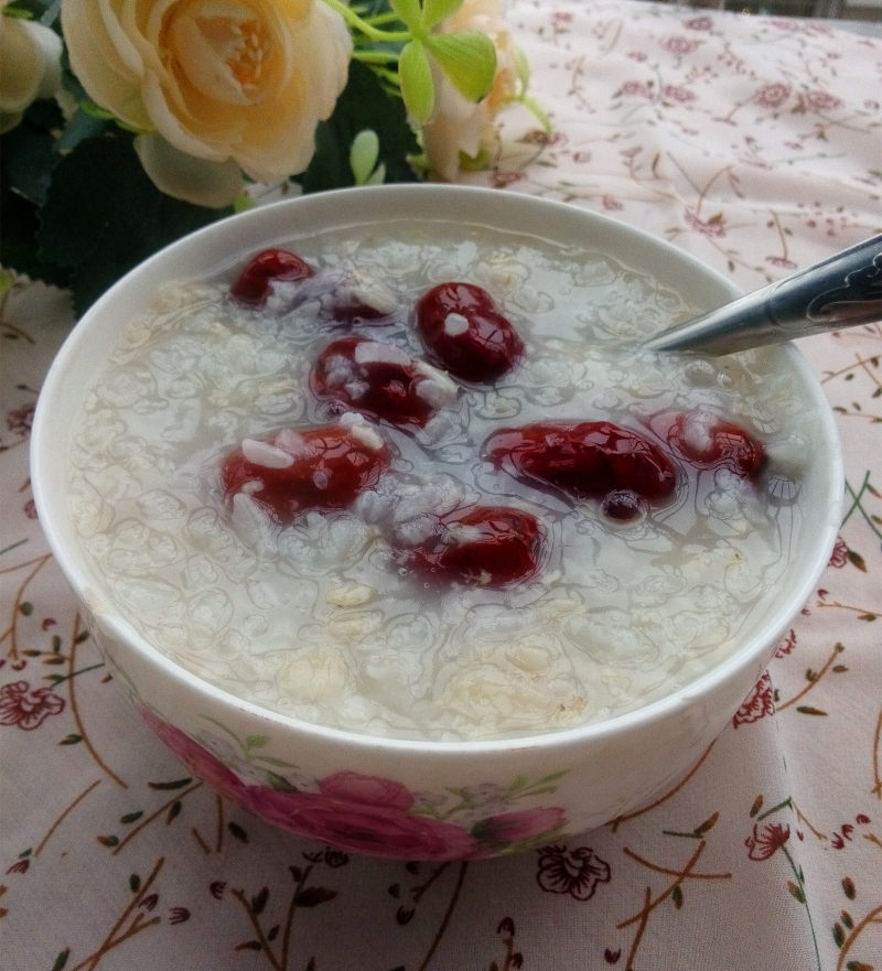  p>燕麦红枣粥是一道美食,主要食材是大米,糯米,燕麦,红枣. /p>