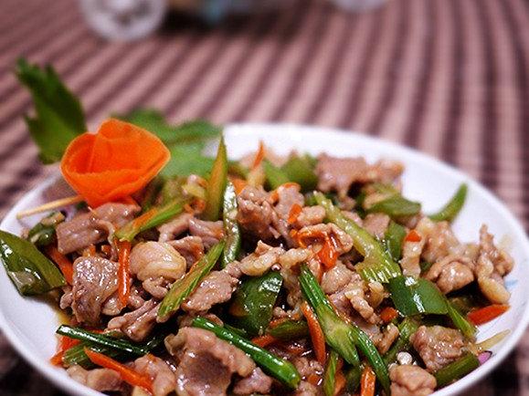 芹菜红萝卜炒肉