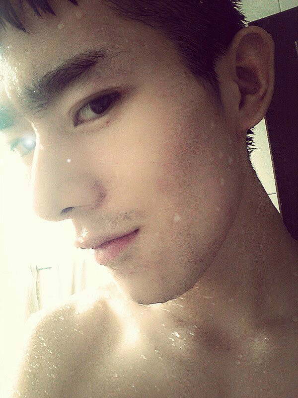  p>秦思瀚(1992年9月29日-2015年3月7日),四川南充人,生前系 a target