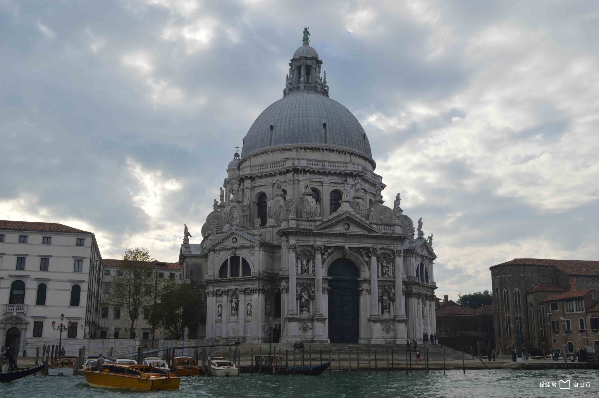  p>安康圣母教堂(chiesa di santa maria della salute)是威尼斯