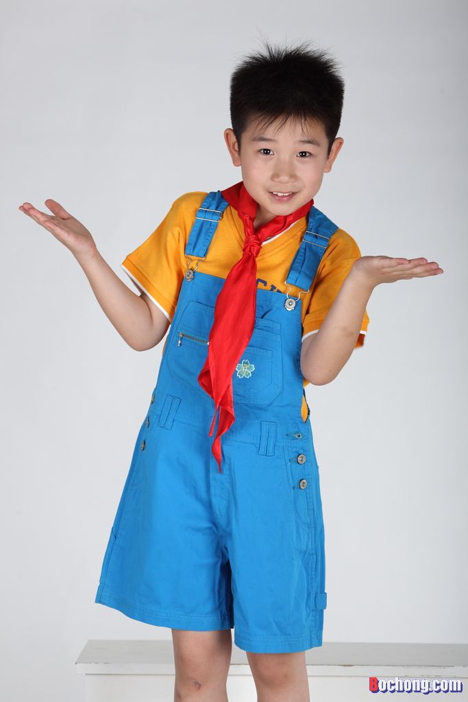  p>李泽熙,男,汉族,2000年1月1日出生于河南开封