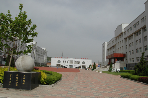 target="_blank" href="/item/大连市综合高级中学/12584096" data
