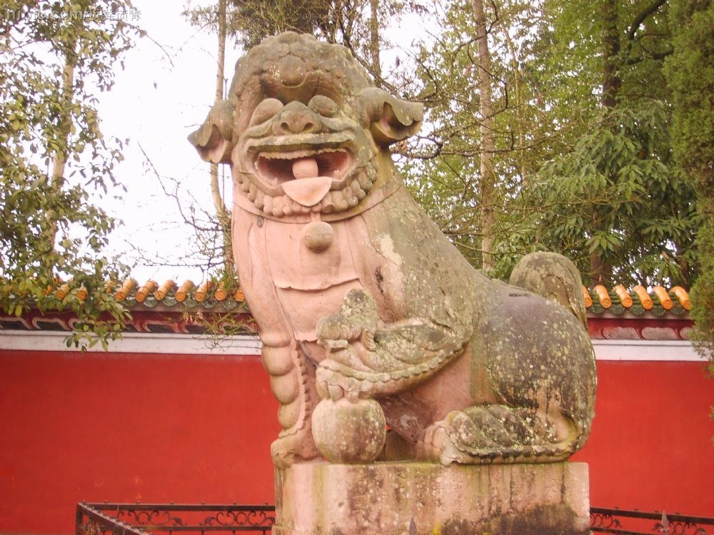  p>石麒麟是中国建筑中辟邪物品,有消灾解难,驱除邪魔,镇宅避煞的作用