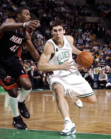 1977年3月5日出生于 a href="#" data-lemmaid="148941">西班牙 /a> a