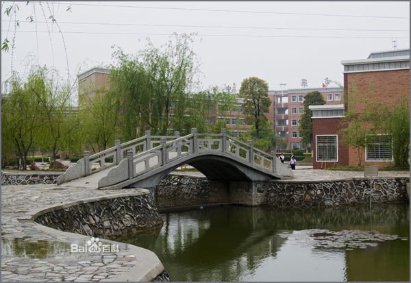  p>安陆一中始建于1942年,是 a target="_blank" href="/item/湖北