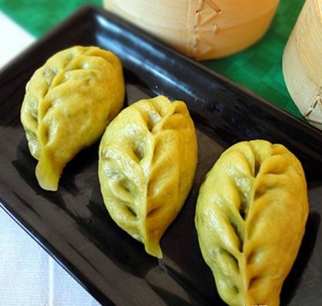 荠菜酱肉秋叶包