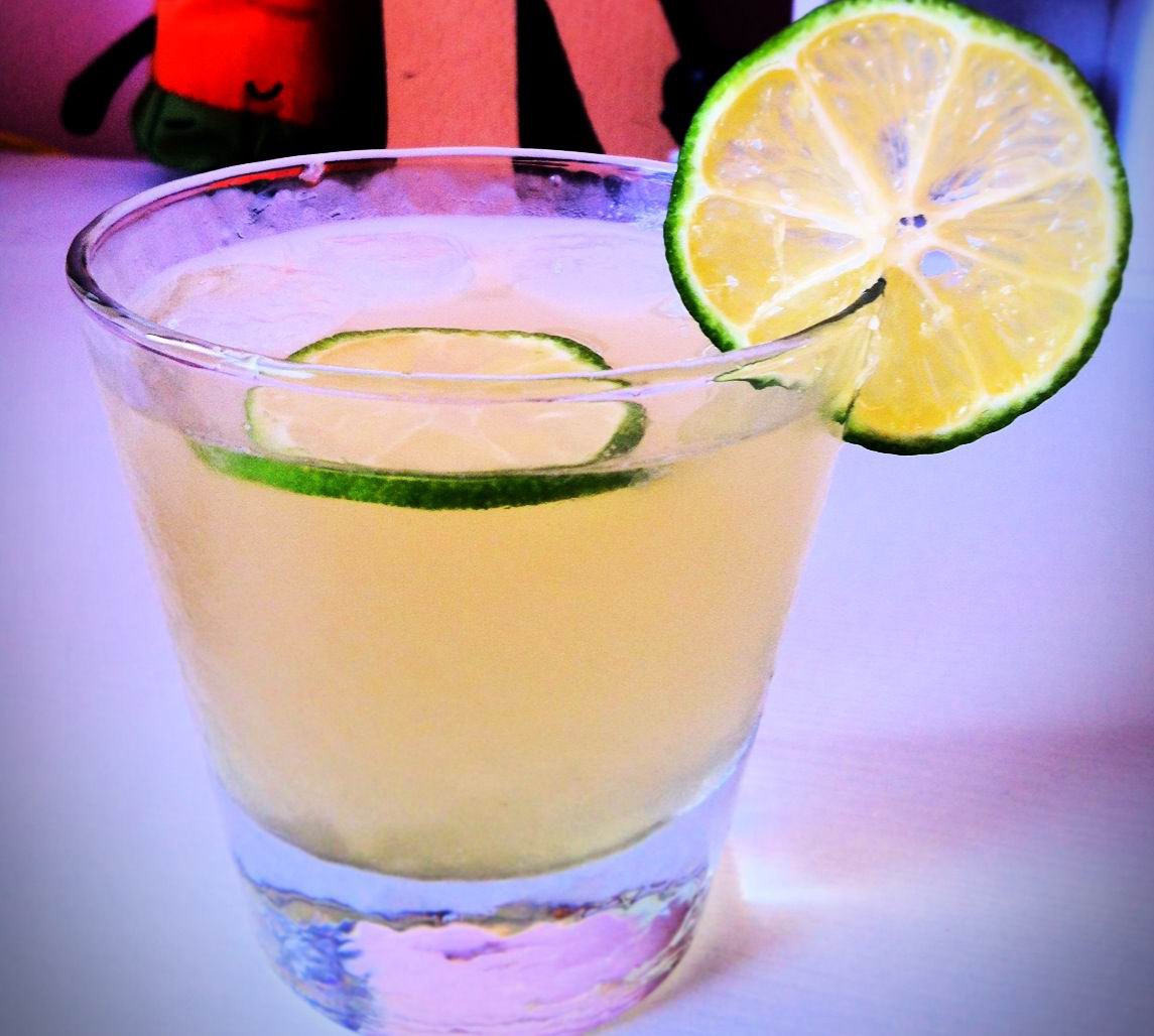  p>花果山青柠甜心冰饮,以青柠檬,苏打水为主料的饮品 /p>