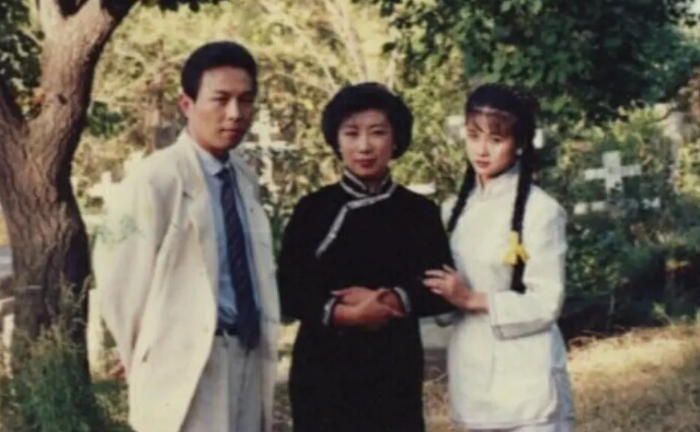  p>《弟兄们走》是纪小黑作词,郭鼎立谱曲,韩磊演唱的一首单曲,该曲为