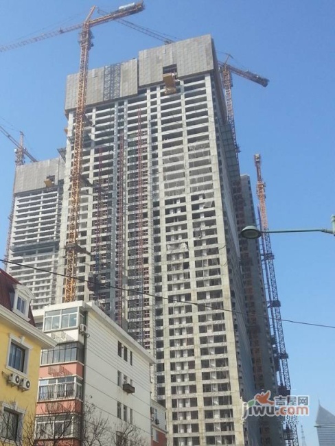  p>水岸银座高度210米,作为天津cbd核心的新标志建筑,屹立于海河畔