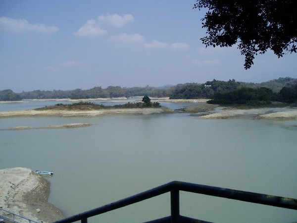  p>即乌山头水库,旧称乌山头贮水池,是一座位于台湾台南县官田乡的