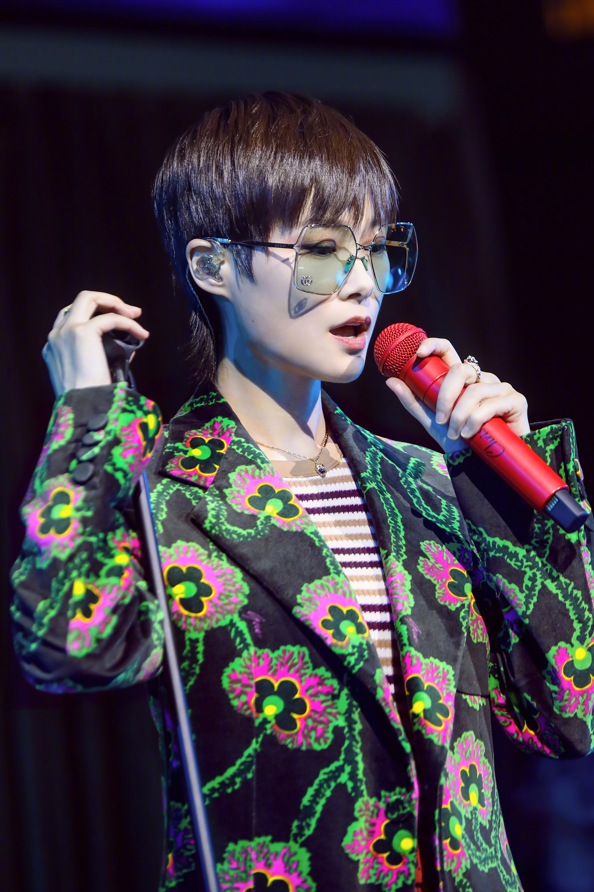  p>李宇春(chris lee),1984年3月10日出生于成都,中国流行女歌手,演员