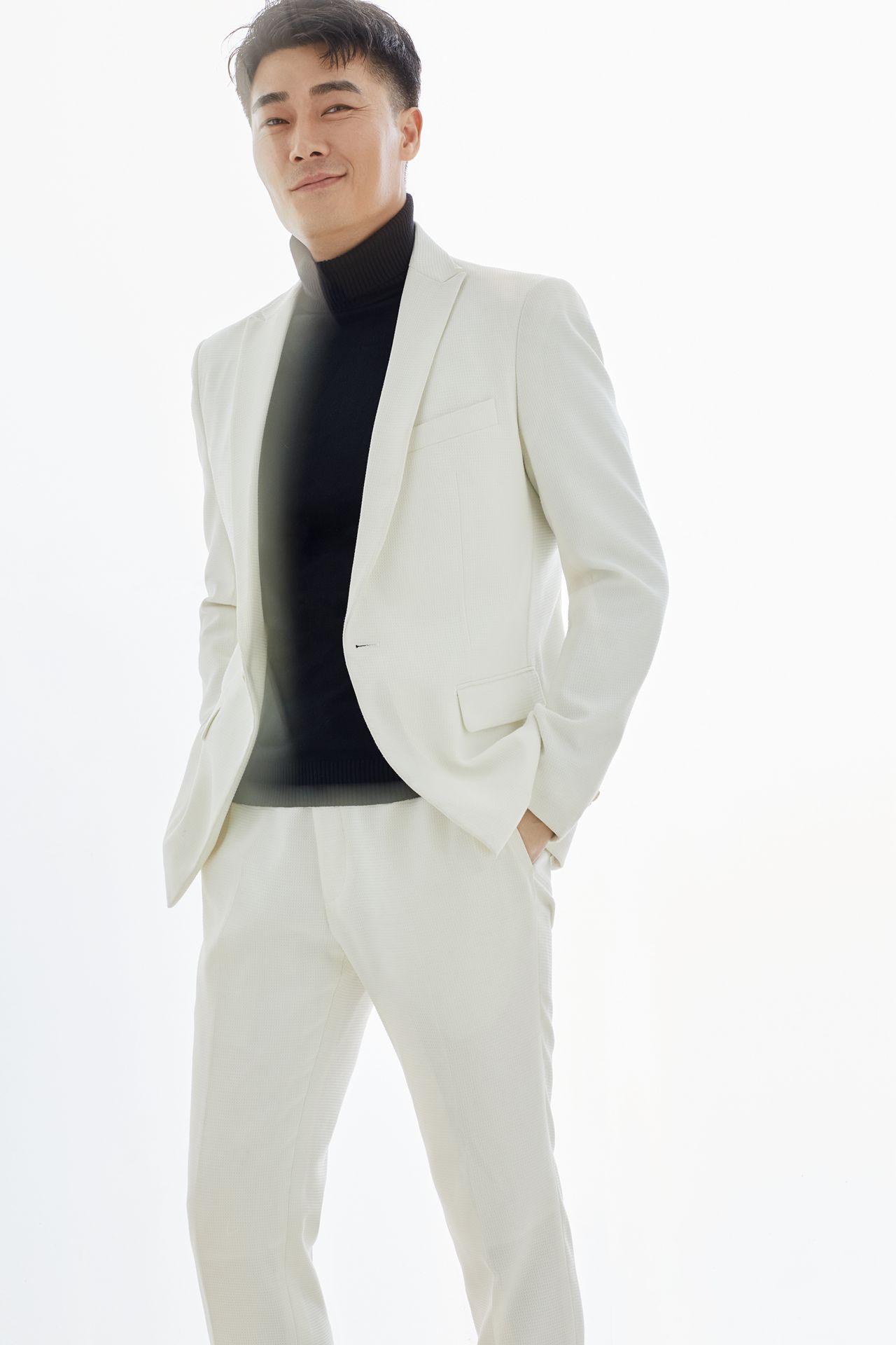  p>乔大韦,12月27日出生于北京 sup data-ctrid="2eo4ps2xoze">1 /sup