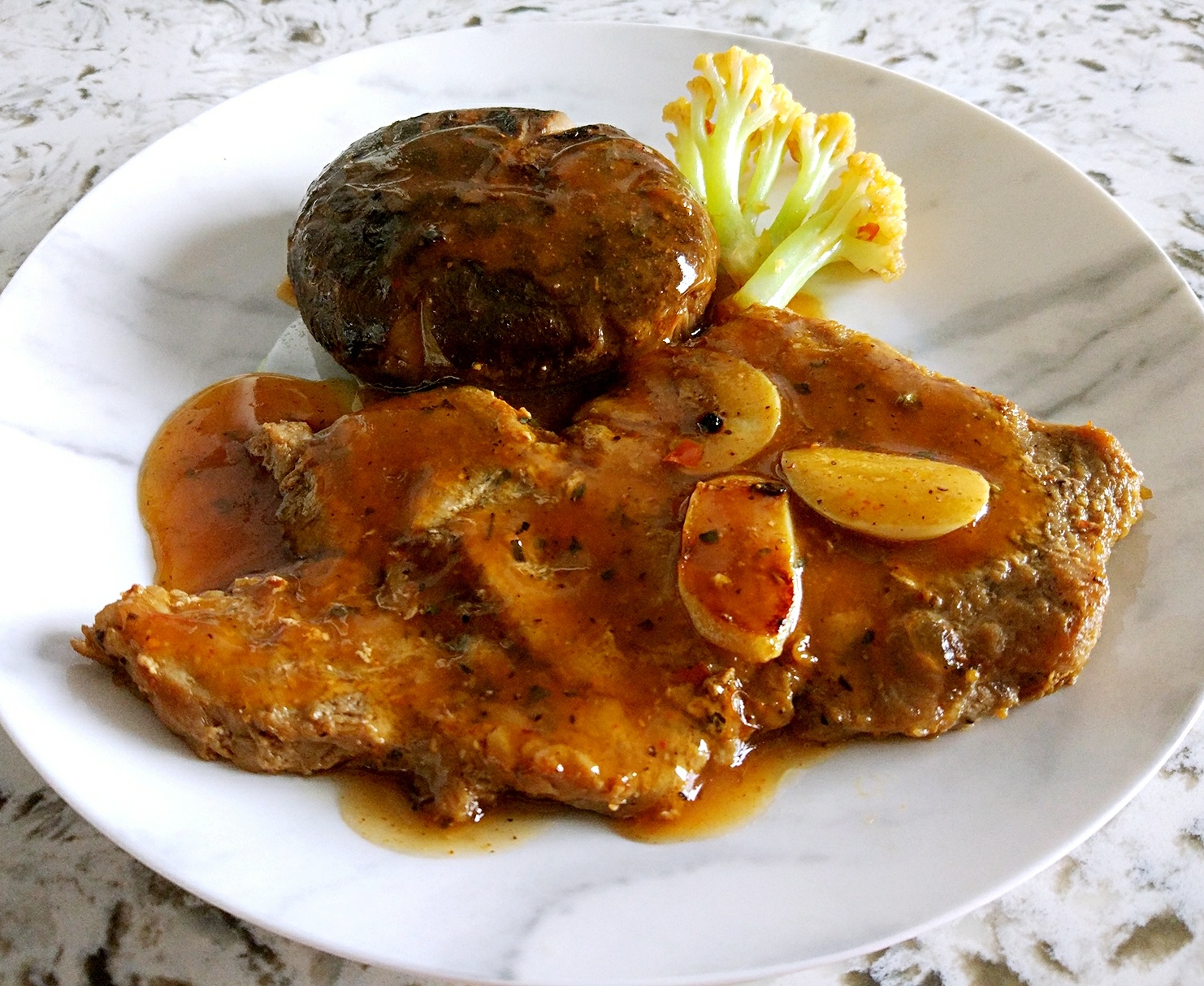  p>孜然猪排是一道家常菜,主要原料是瘦猪肉. /p>