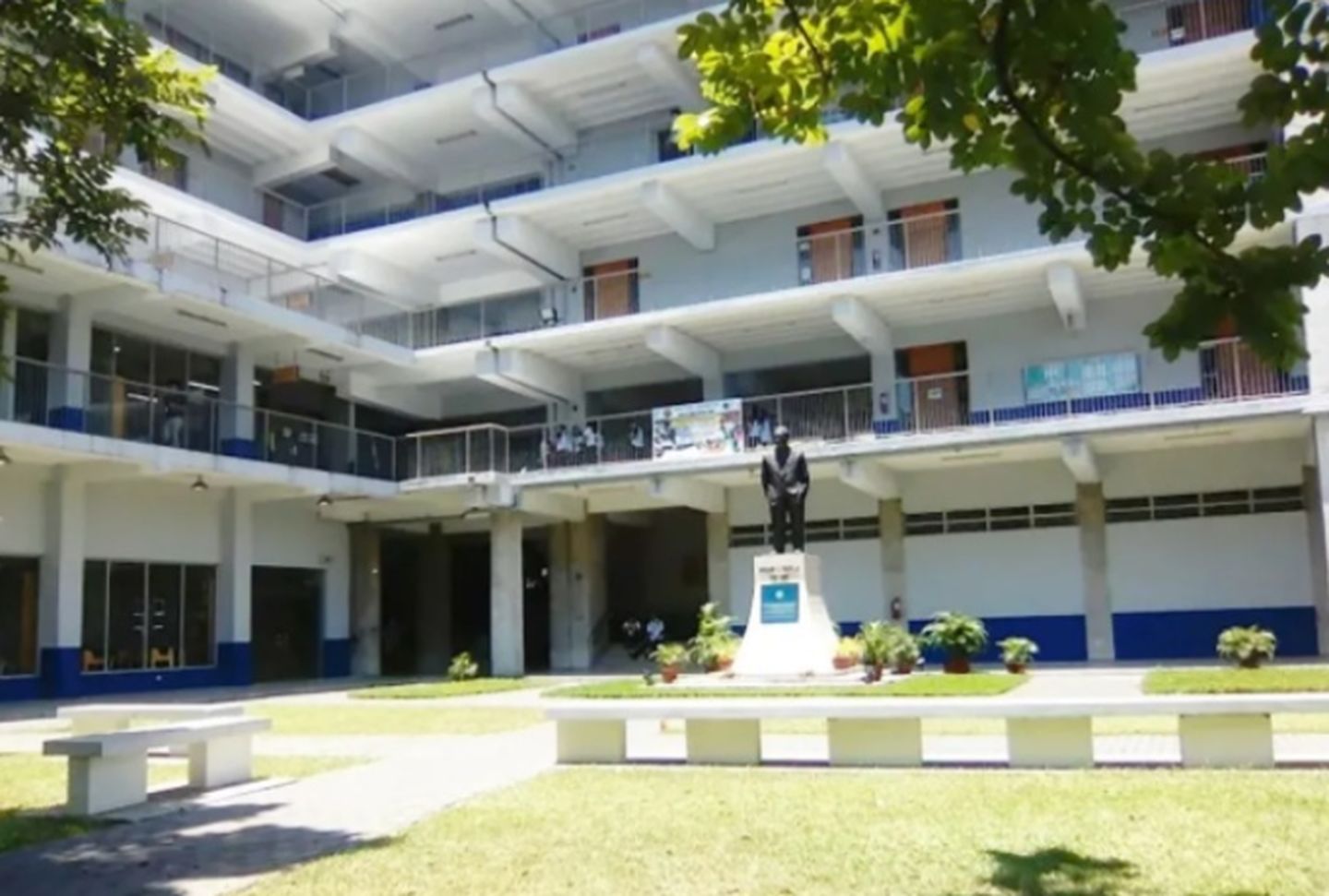  p>菲律宾国父大学(josé rizal university)又名菲律宾黎刹大学,因