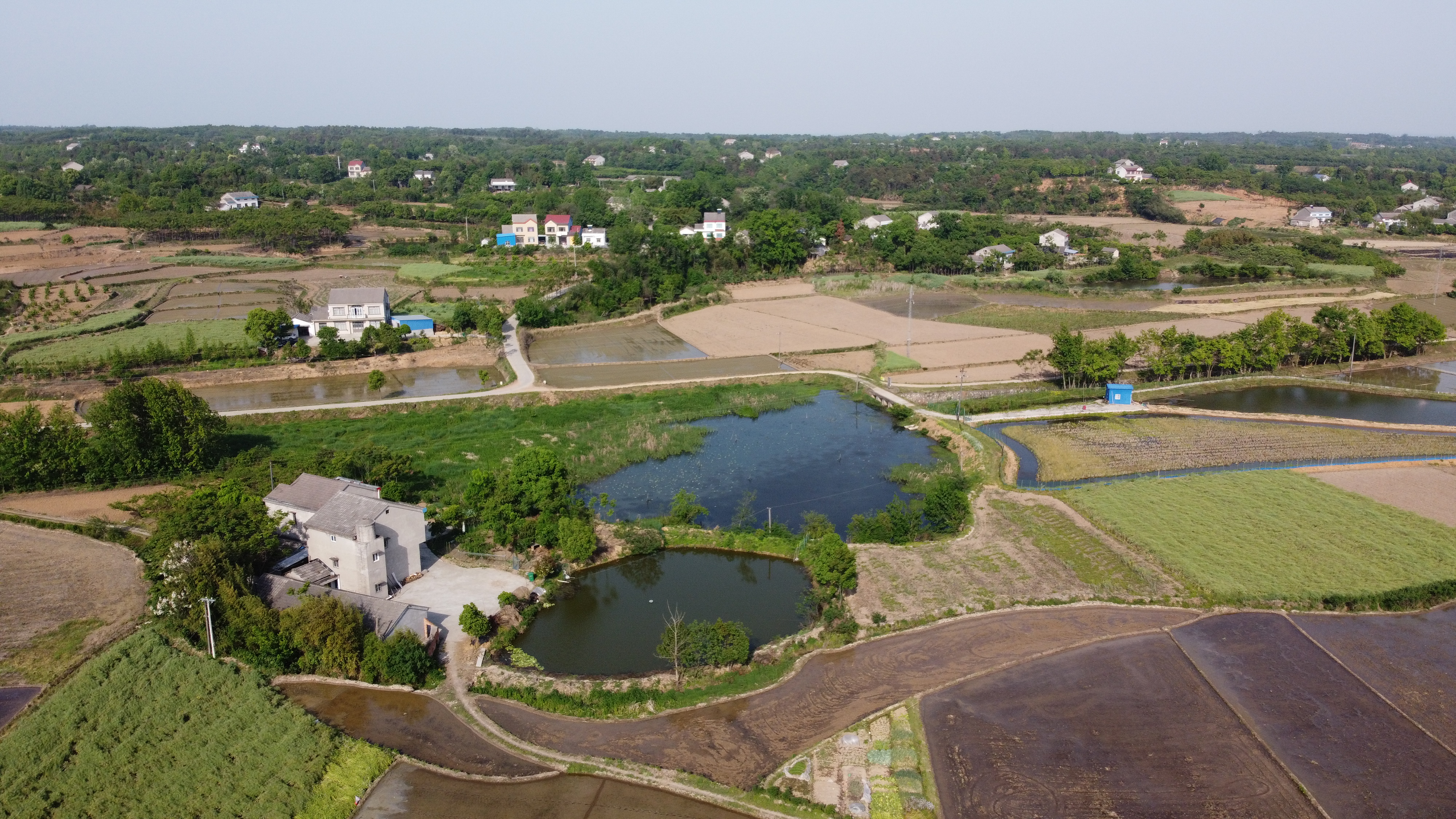  p>夹马槽村位于陈店镇东南部,东临陈店镇团山村,南接新江口镇狮子咀