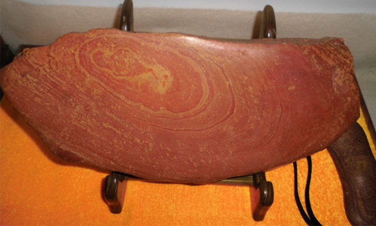  p data-id="gnyv0wc992">红丝石产自山东青州和 a target="_blank"