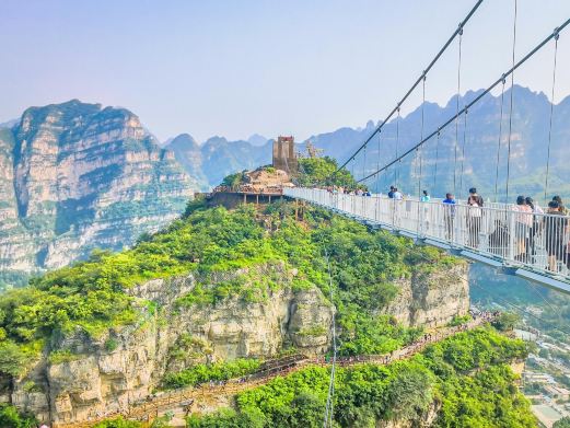 十渡誓言玻璃栈道位于北京市房山区十渡镇西庄村天河谷旅游度假风景区