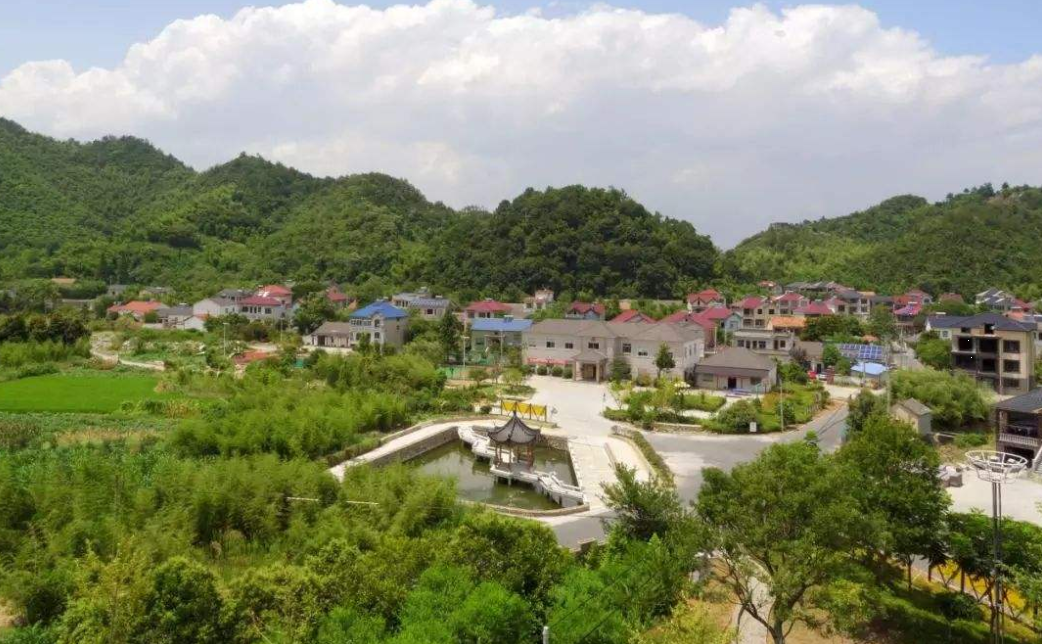  p>杭垓镇,隶属于浙江省湖州市安吉县,介于东经119°1351"~119°26