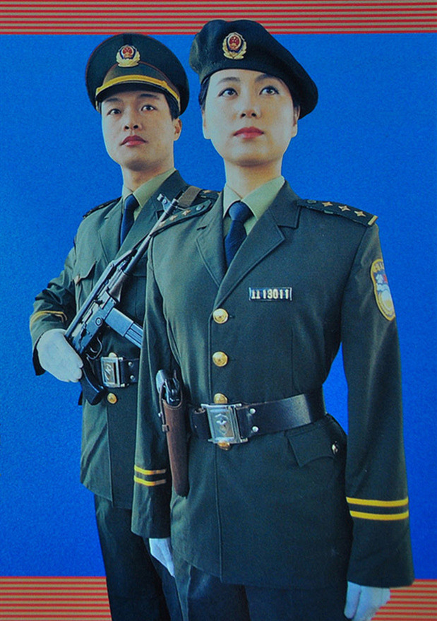 p>警服,是指各警察统一的制服,是警察身份和执法的重要标志,体现着一