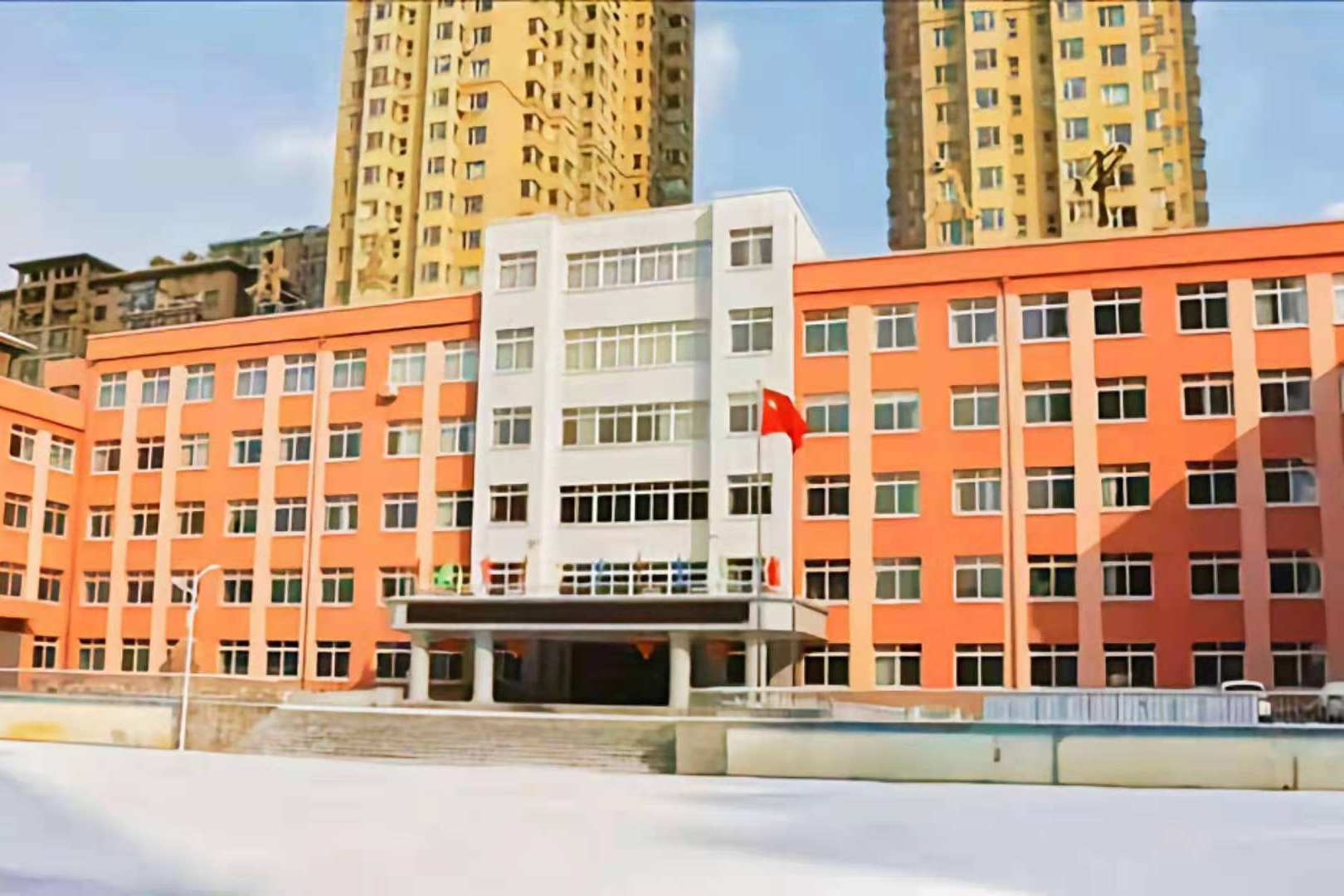 丹东市第八中学