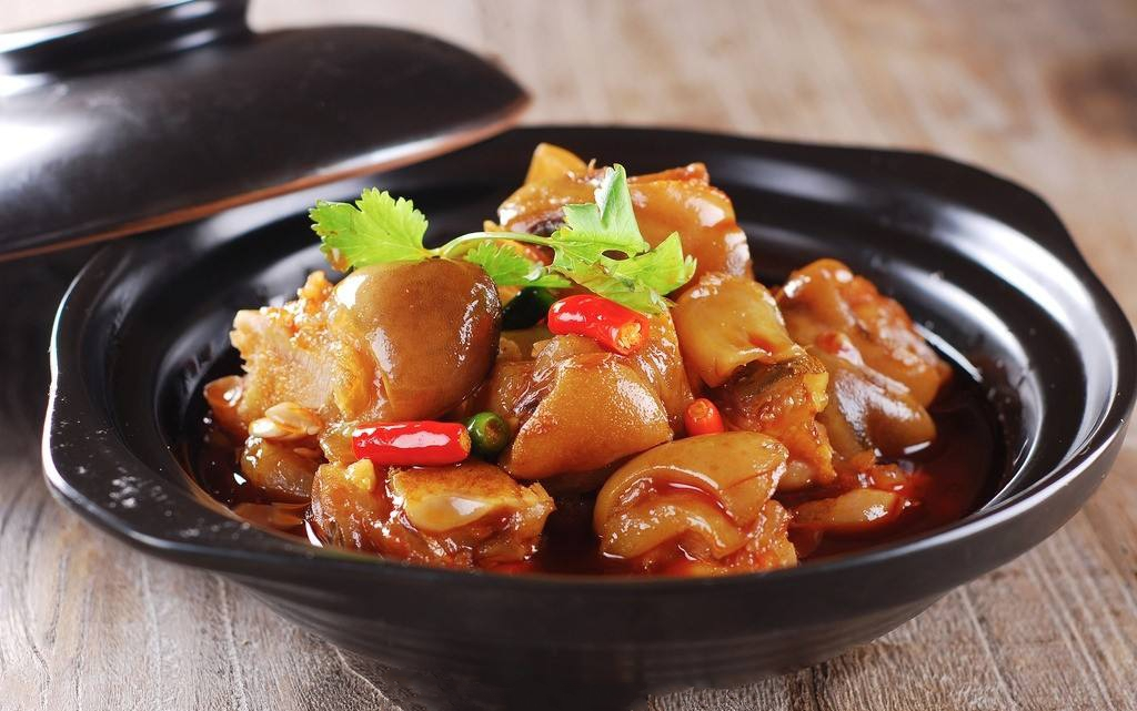 由于蹄筋一端刀花张开如花朵,故名牛蹄花. /p>