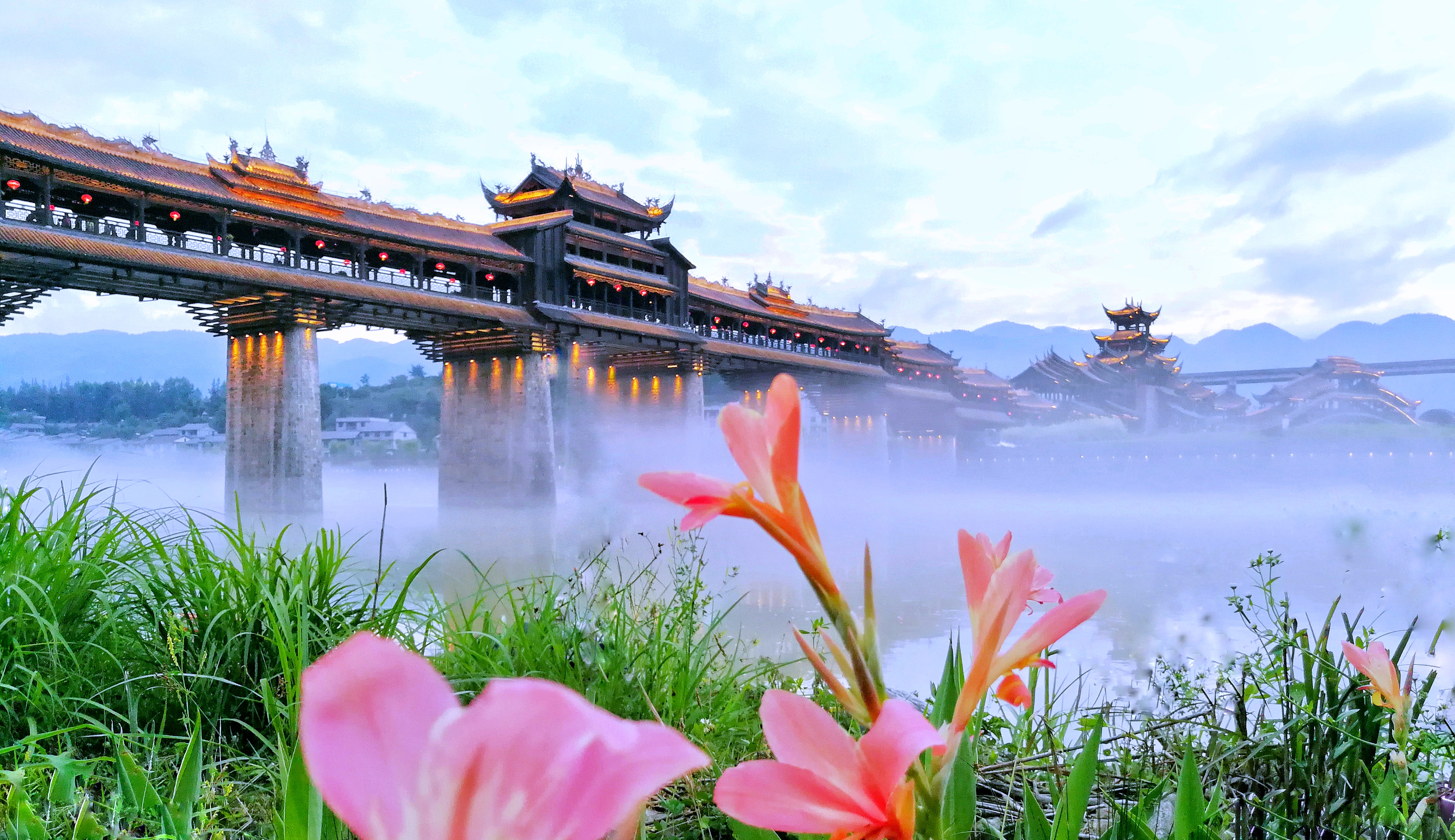  p> b> a href="#" data-lemmaid="12631166">重庆黔江濯水风雨廊桥 