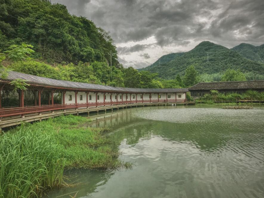  p data-id="gn2u8wlx33">阆仙洞风景区距桐庐县城五公里,为方圆约5