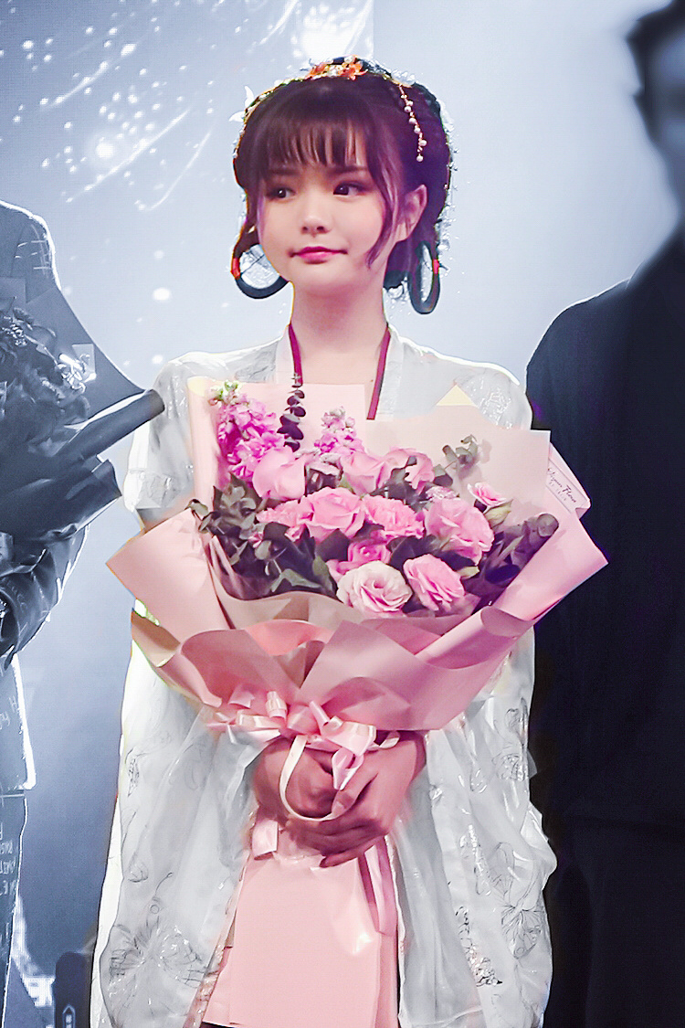  p data-id="gnt2ij71qd">双笙,本名陈元汐,2000年5月13日出生于重庆