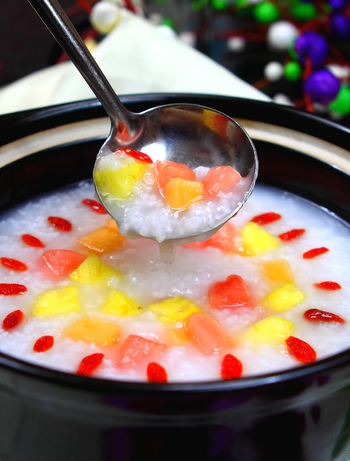  p>樱桃桔子粥是美味的水果粥之一.做法简单,美味又营养. /p>