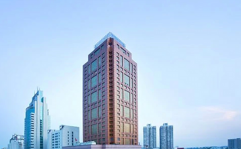  p>南京金汇大酒店位于市中心繁华地段,步行可至地铁1号线张府园站