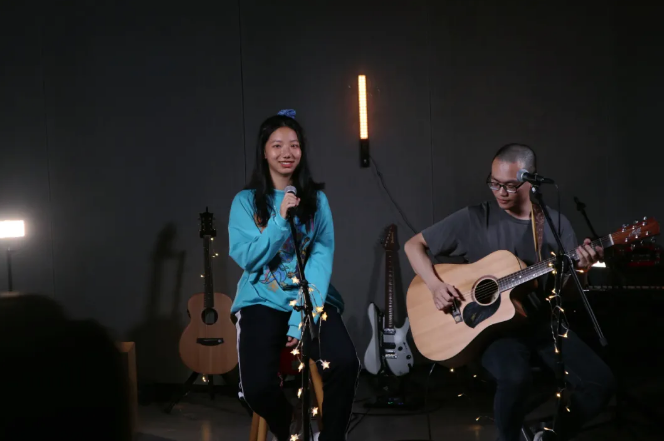  p>张宇宣,女,网络红人,就读于 a target="_blank" href="/item/深圳