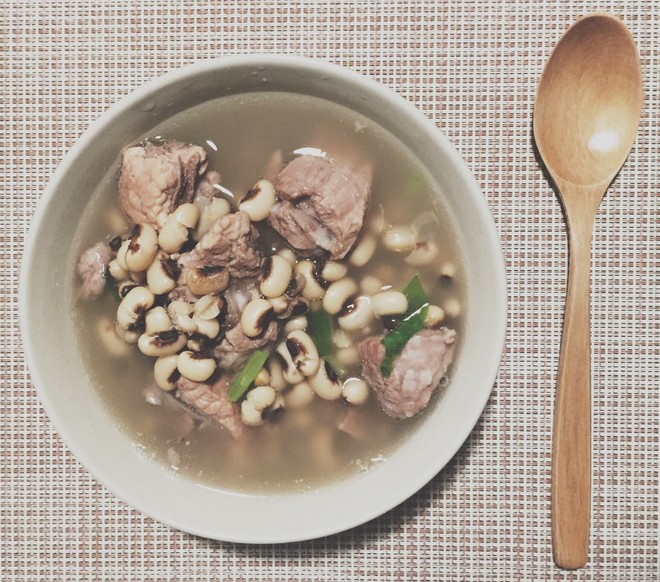 眉豆芡实排骨汤